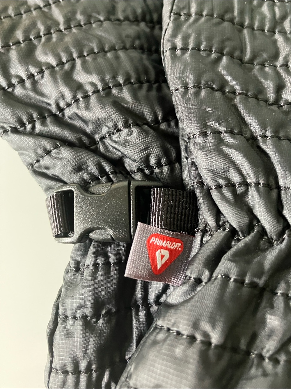 L.L. Bean Women Primaloft Packaway Black Quilted Gloves - Picture 3 of 4